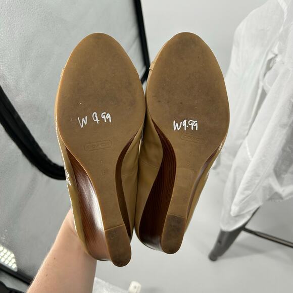 VTG y2k Women's Tan Patent Leather COACH Elora Wedge Peep Toe Buckle Sandals 9M - Picture 7 of 8